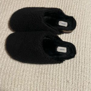 Black Old Navy slippers